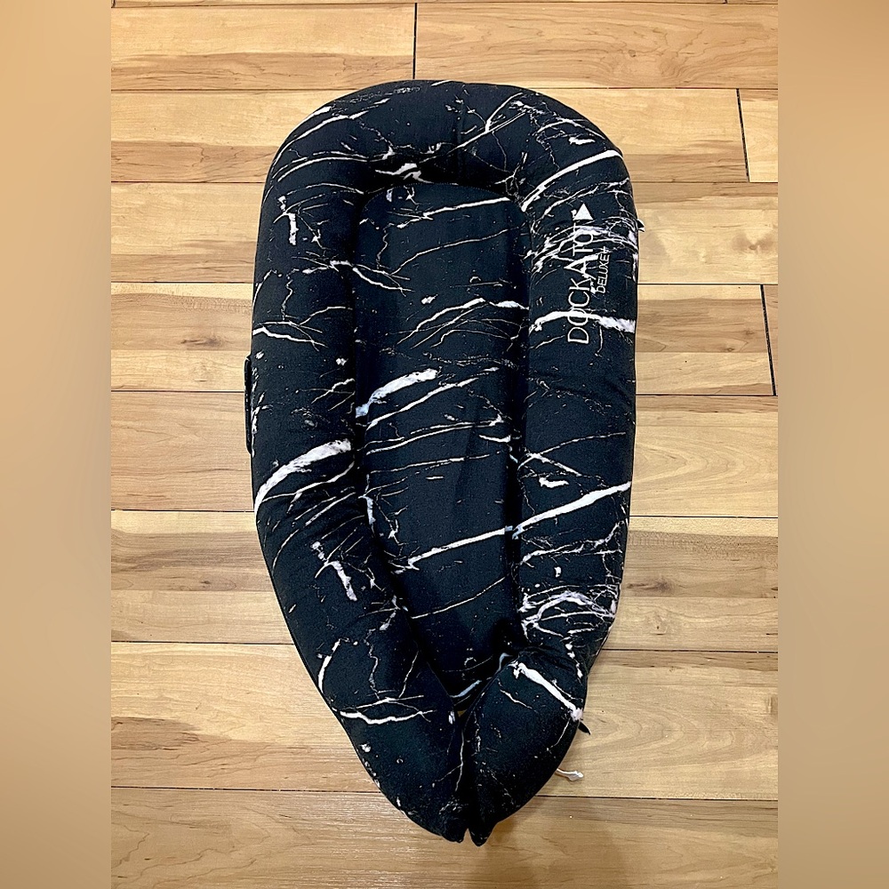 DOCK A TOT Deluxe+ With Black Marble Cover